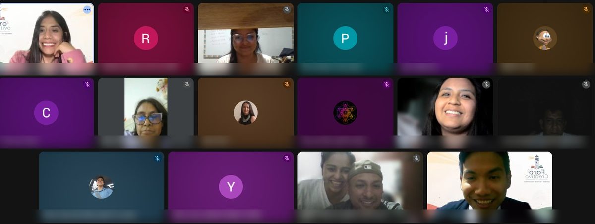 Sesión virtual con más de veinte docentes conectados por Google Meet